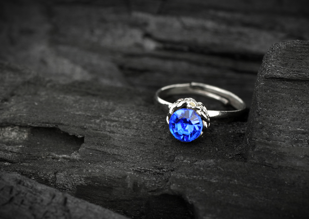 色石の婚約指輪