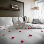 プロポーズに最適なロマンチックなホテルの部屋