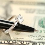 お金と婚約指輪