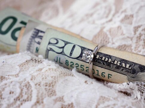 婚約指輪とお金