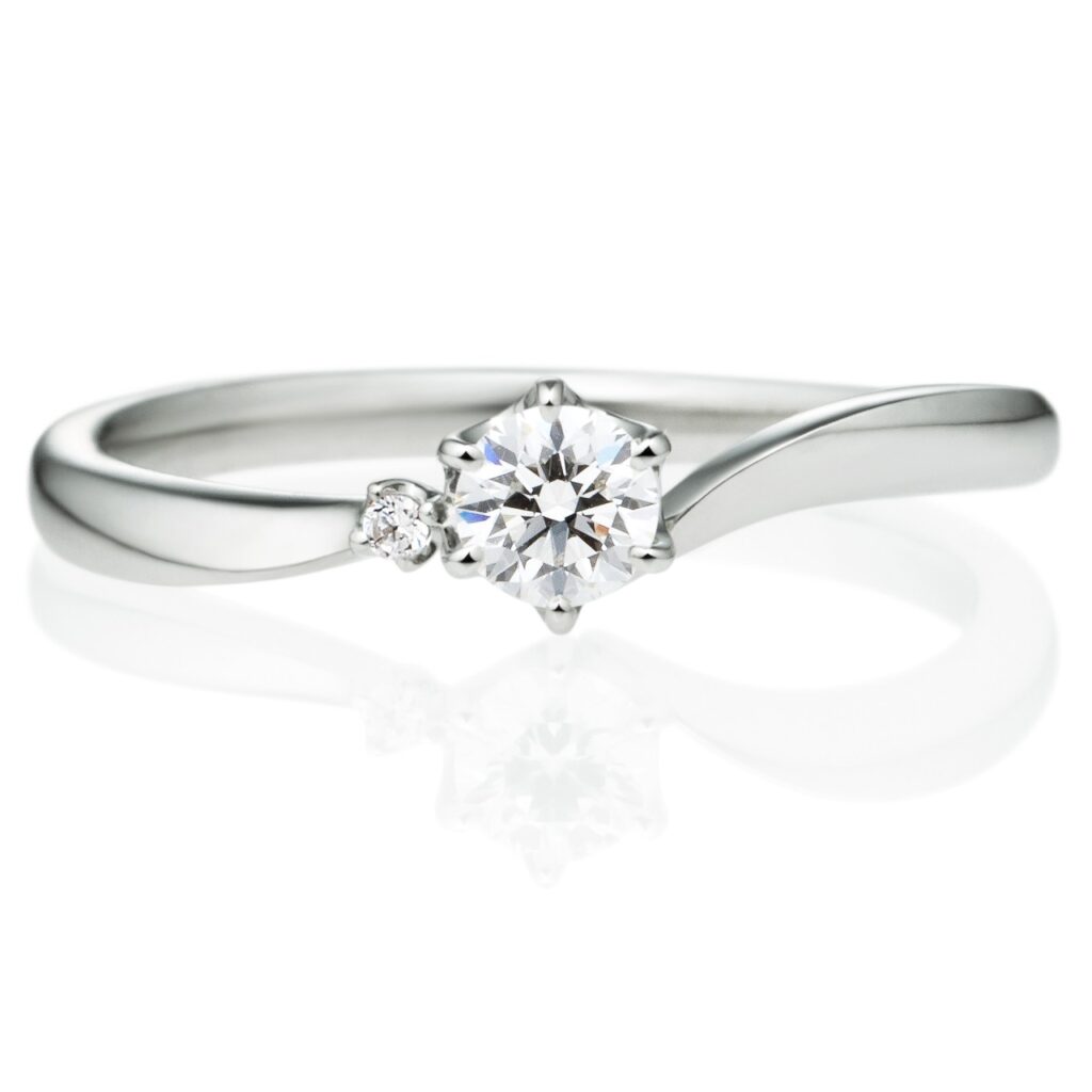 ウェーブデザインのプラチナ婚約指輪