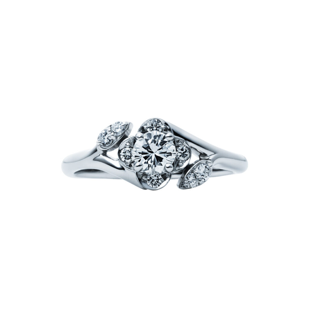 EIKAのローズの花モチーフ婚約指輪デザイン